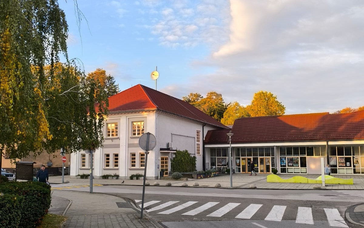 POU Ivanić-Grad zablistalo opranom fasadom